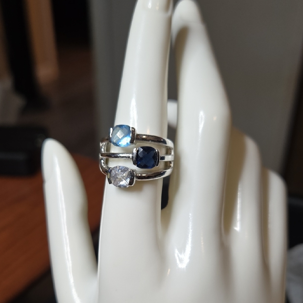 Elegant Silver and Blue Stone Ring Set - Picture 3 of 5